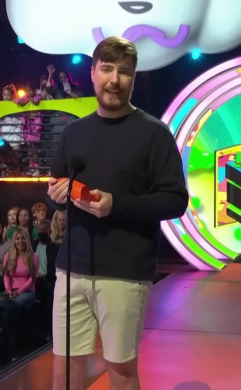 MrBeast accepting an award at the Kids’ Choice Awards in April 2022