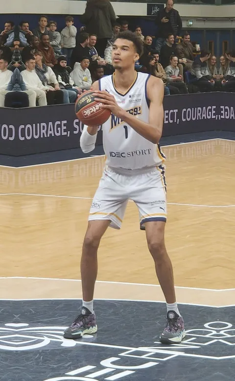 Victor Wembanyama at the free-throw line for Metropolitans 92 in March 2023